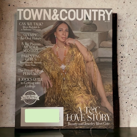 Town & Country Magazine May 2024 Maya Rudolph Big Pharma Murder Mystery - Picture 2 of 5